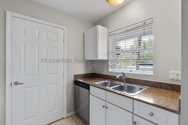 Building Photo - 4274 Calinda Ln