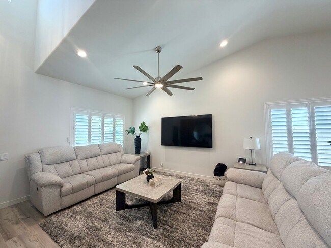 Foto del edificio - AVAILABLE NOW!! GORGEOUS 4 Bedroom 2 Bathroom Home in La Quinta.