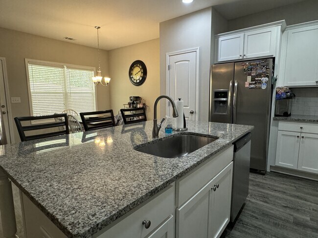 Foto del edificio - 6365 Woodland Station Dr