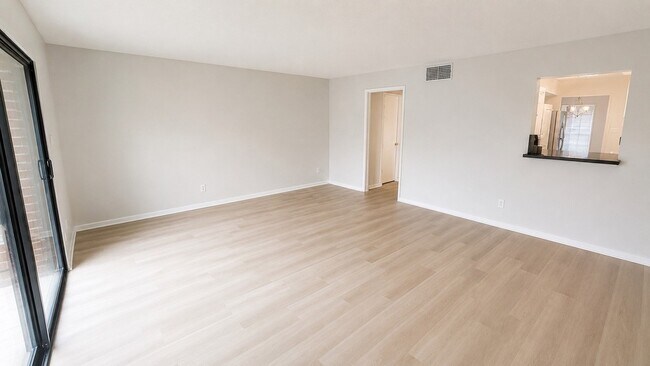 Foto del edificio - 11550 Chimney Rock Rd