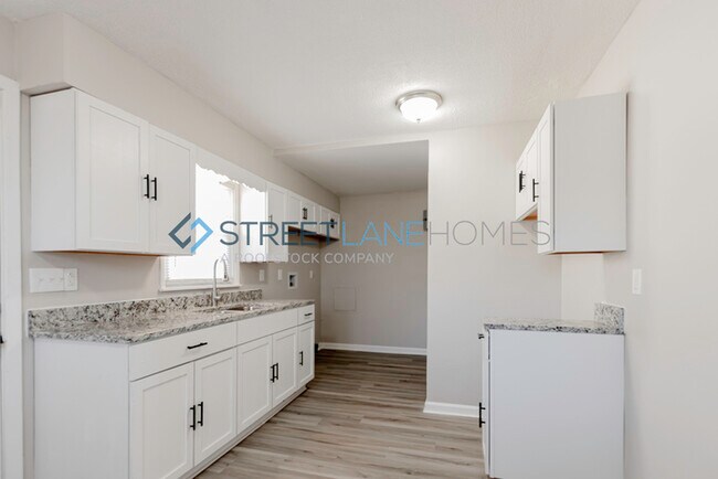 Foto del edificio - NOW OFFERING $250 OFF THE FIRST FULL MONTH...