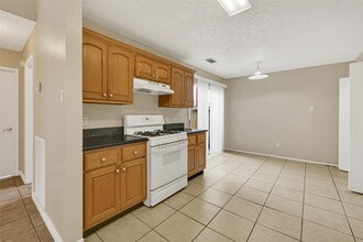 Building Photo - 12322 Meadow Ridge Dr