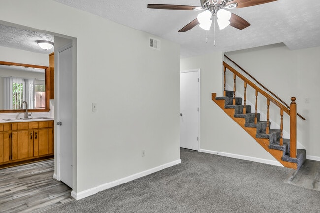 Building Photo - 5795 Sheldon Ct