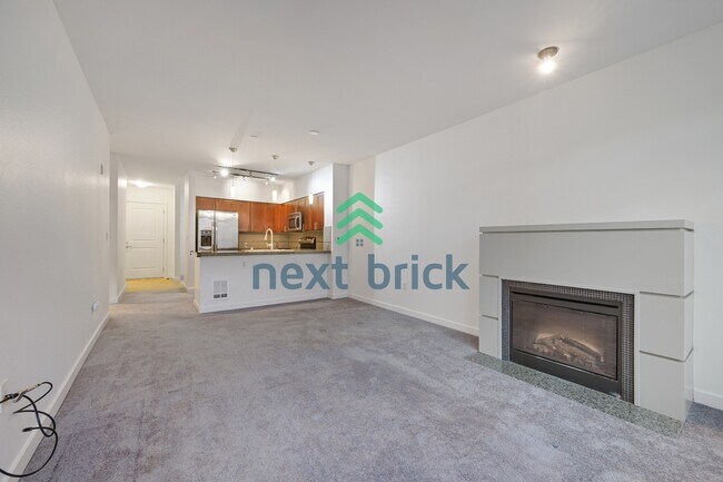 Foto del edificio - Spacious 1 Bedroom + Den in Canal Station Prime Ballard Location!