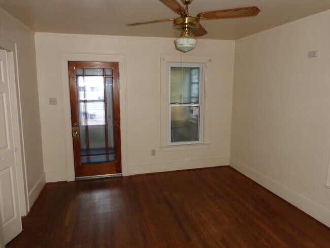 Building Photo - 813 Milton Ave