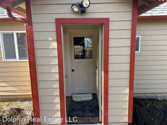 Foto del edificio - 1 br, 1 bath House - 9178 NW Seal Rock St.