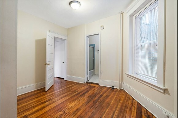 Primary Photo - 165 Park St