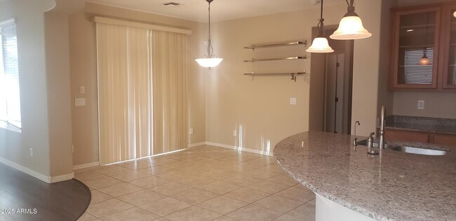 Building Photo - 3751 E Palo Verde St