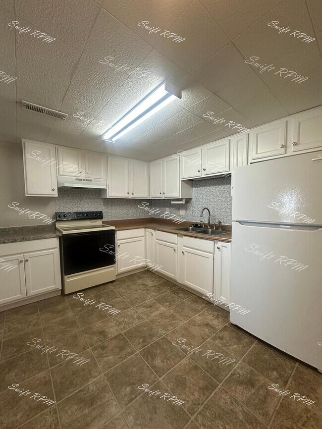 Building Photo - 312 E Kansas St
