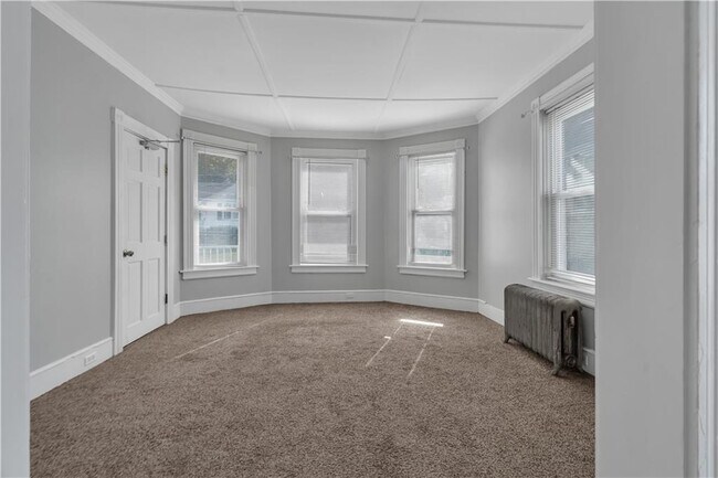 Foto del edificio - 244 Paradis Ave