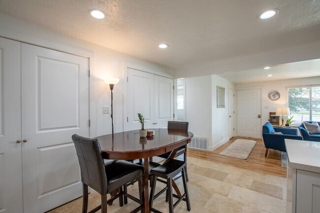 Building Photo - 9949 Sego Lily Dr