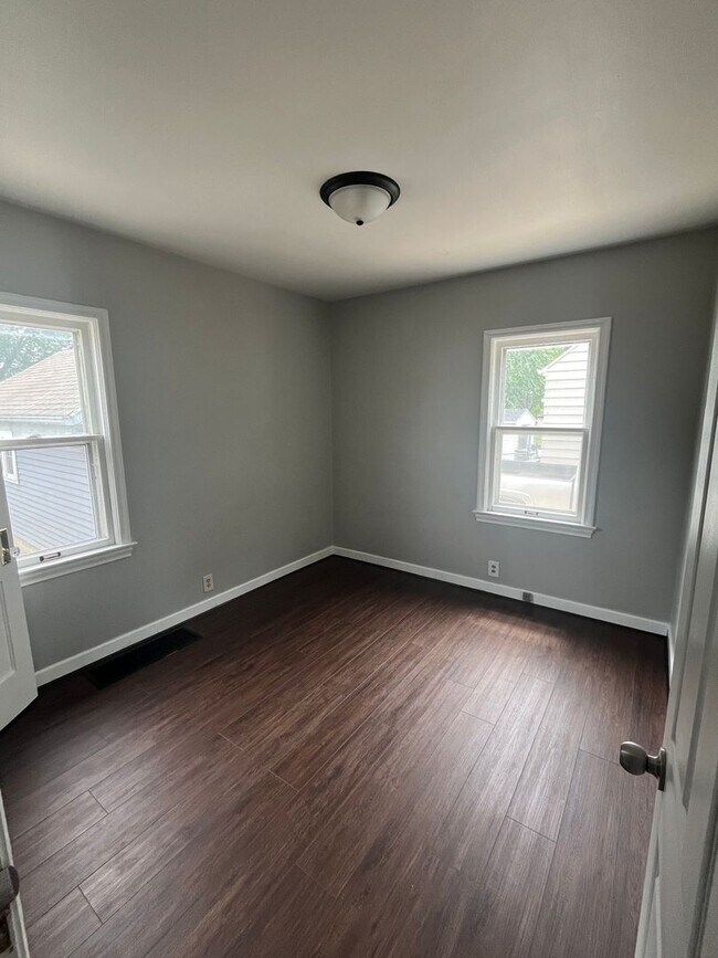 Building Photo - 3 Bed, 1 Bath - House for rent!