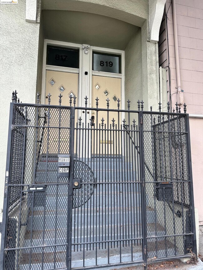 Foto del edificio - 819 Hayes St
