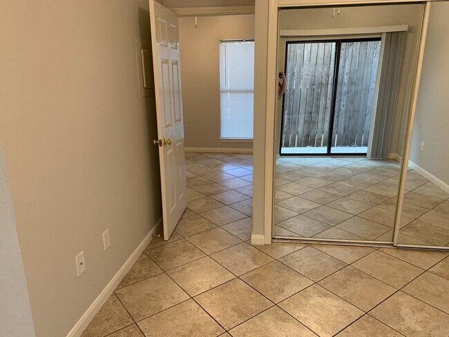 Building Photo - 2714 Nueces St