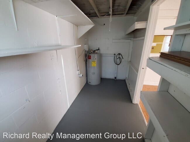 Foto del edificio - 3 br, 1 bath House - 334 N. Buena Vista  Ave
