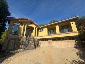 Building Photo - 6660 Ventana Dr