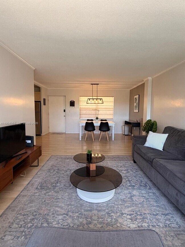 Foto del edificio - 220 Kings Point Dr
