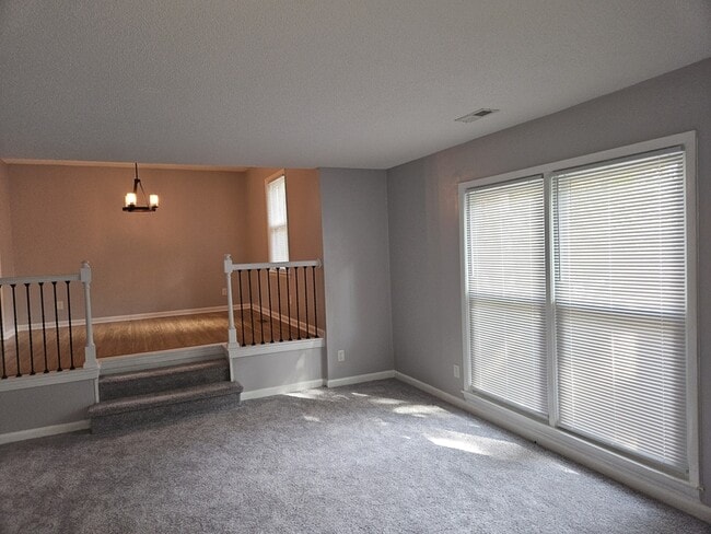 Building Photo - 402 Lotus Dr