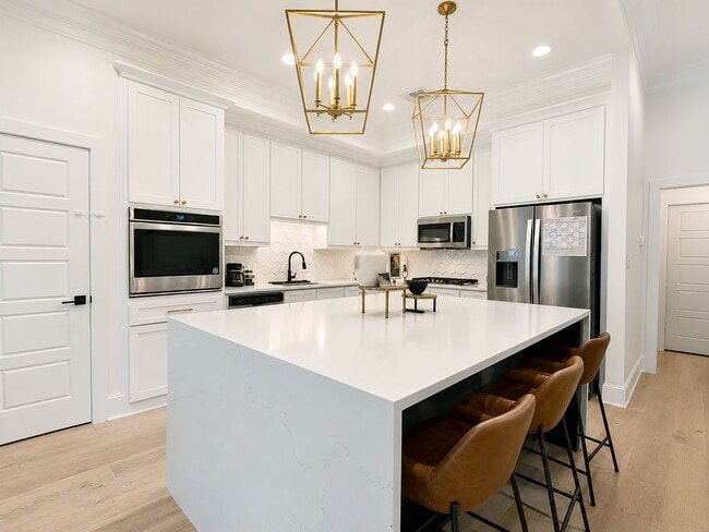 Building Photo - Custom Home Off Tiger Bend|Great Location