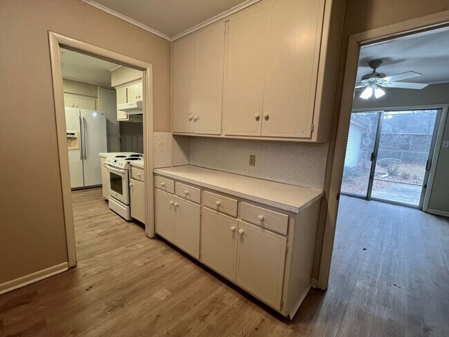 Building Photo - 3 Bedroom/2.5 Bathroom Home Available for ...