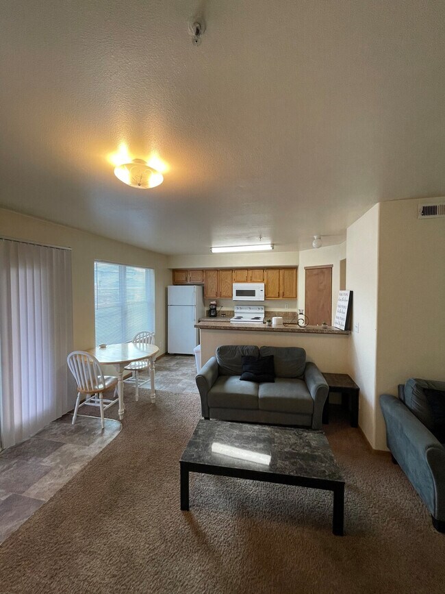 Foto del edificio - 6405N Chapel Hill Blvd