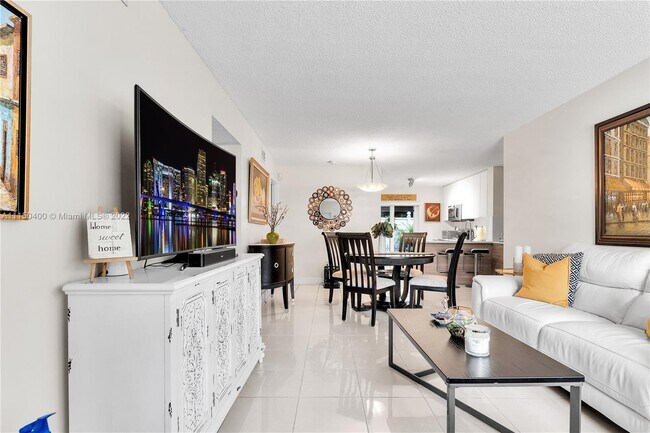 Building Photo - 2425 W 76th St