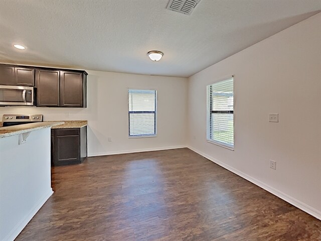 Building Photo - 1114 Brenton Leaf Dr