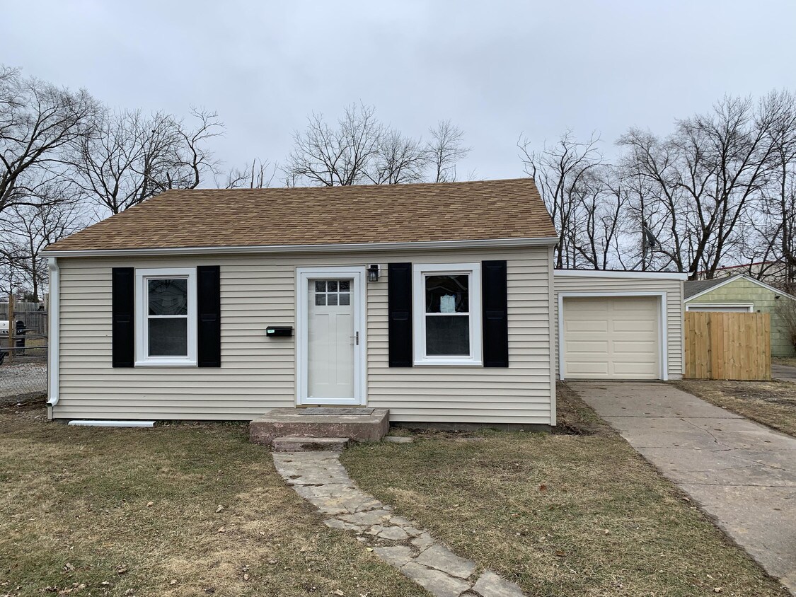 2328 48th St, Moline, IL 61265 House Rental in Moline, IL