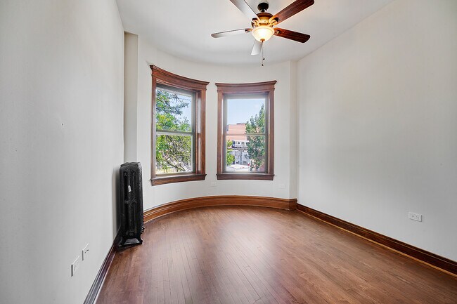 Foto del edificio - 3932 N Sheridan Rd