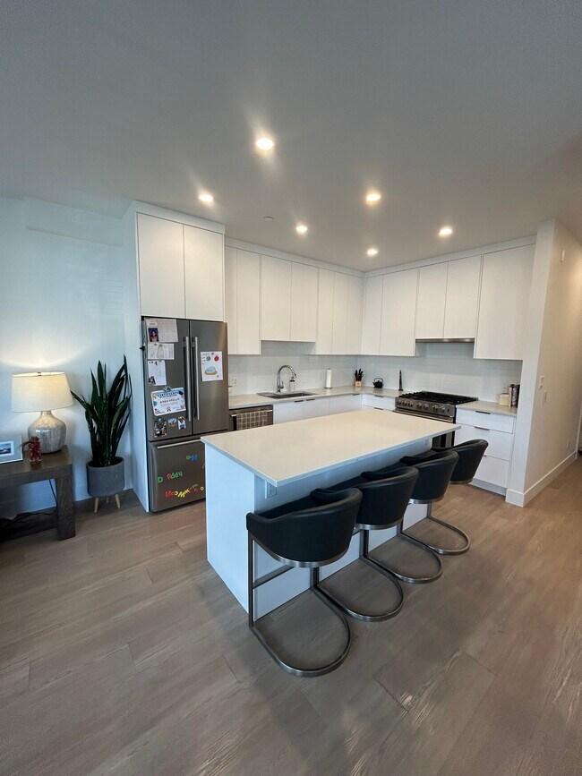 Photo du bâtiment - 242 4th St W