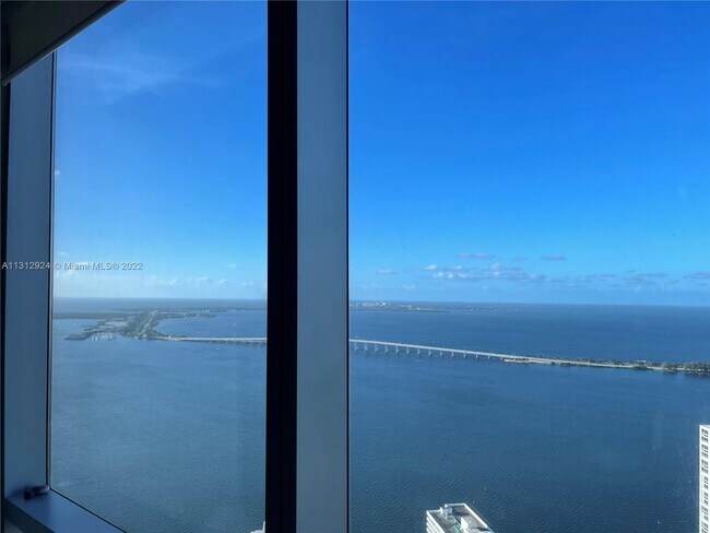 Building Photo - 1425 Brickell Ave