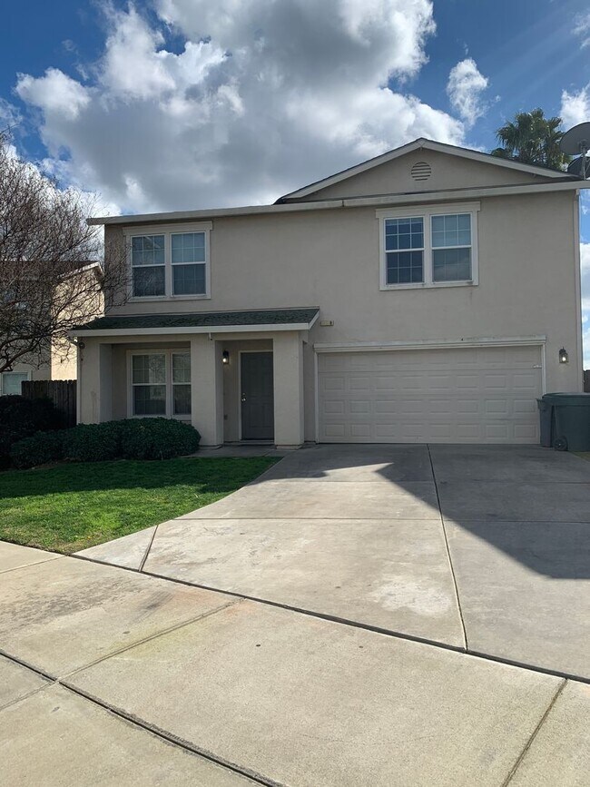 Foto del edificio - Beautiful 4 Bedroom 3 bath home in Merced!