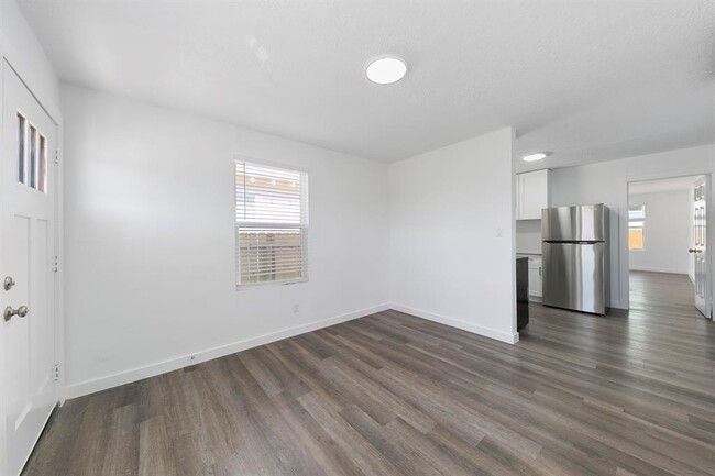Building Photo - 706 38th St