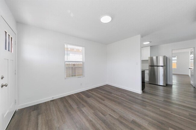 Building Photo - 708 38th St
