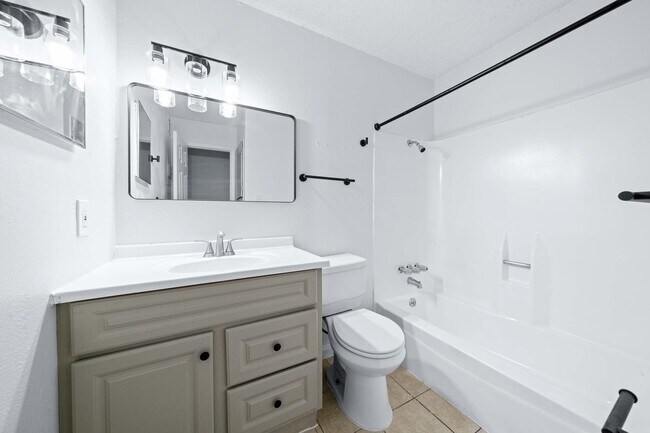 Foto del edificio - 9008 Galewood Dr