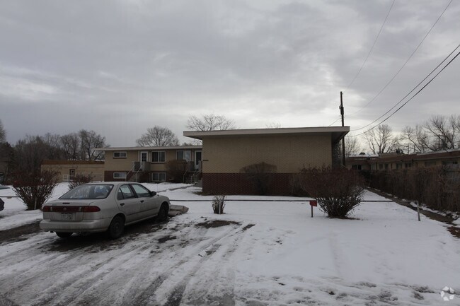 - 120 Jay St