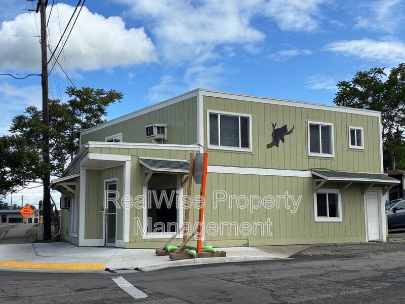 Foto principal - 133 NE Main St