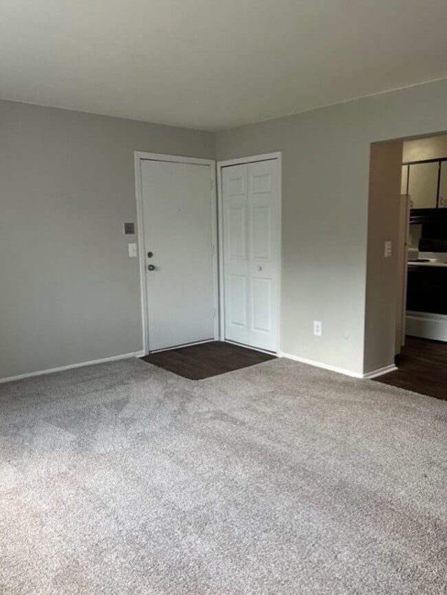 Building Photo - Charming 1 bedroom/1 bath near Downtown Rochester!