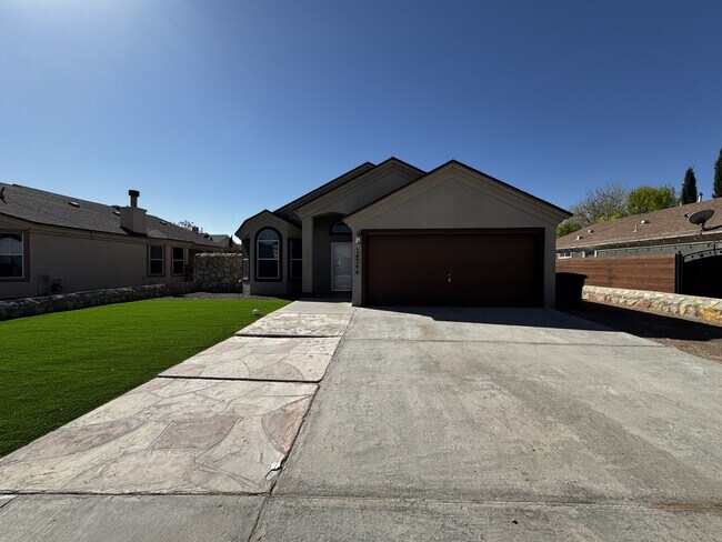 Foto del edificio - 14344 Desert Shadow Dr