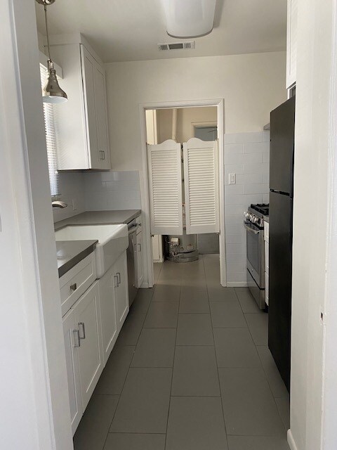 Building Photo - 14548 Dickens St