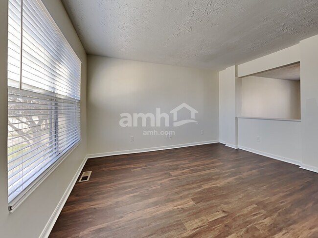 Foto del edificio - 304 Trout Valley Rd