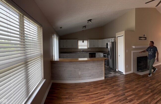 Foto del edificio - 10248 Stillwell Dr