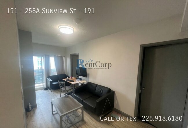 Building Photo - 258A-258A Sunview St