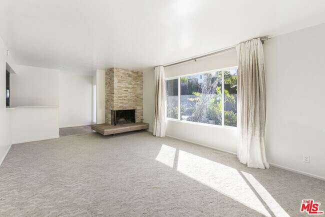 Building Photo - 3560 Verdugo Vista Terrace
