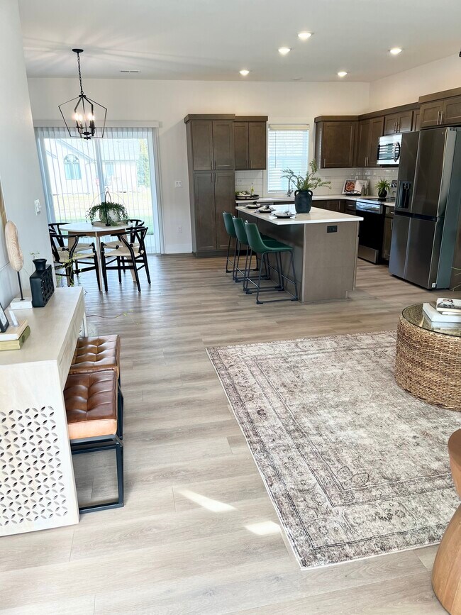 Building Photo - 109 Cedar Dr