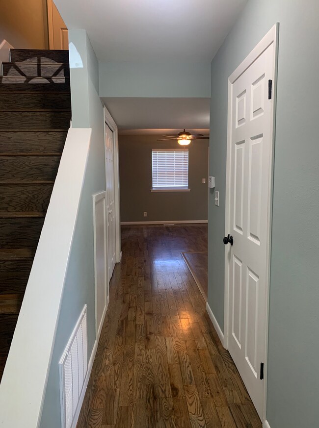 Foto del edificio - 2-Bedroom, 1.5-Bathroom Townhome Available...