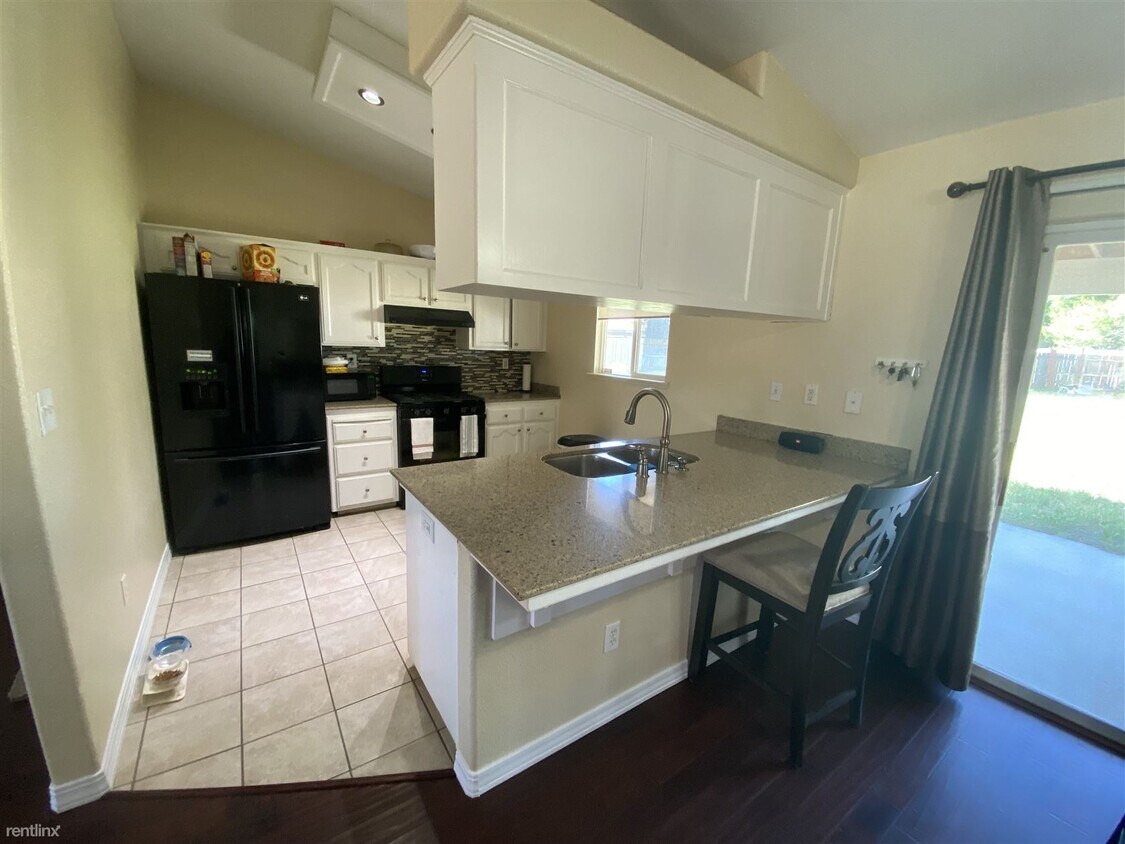 Primary Photo - 4 br, 2 bath House - 2228 N Heron Dr