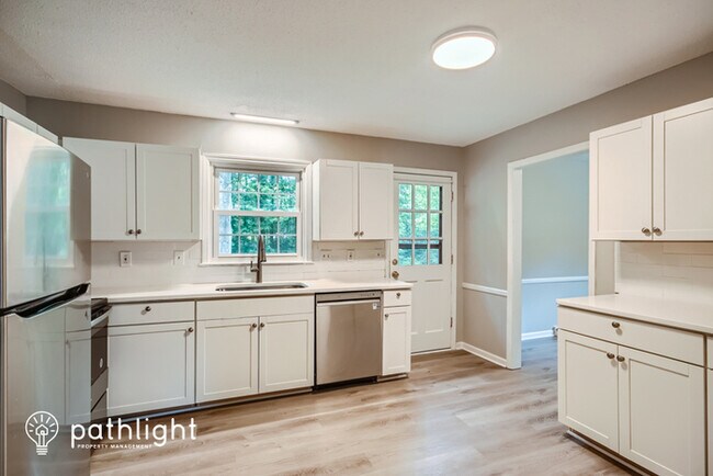 Foto del edificio - 743 Pineborough Road, Charlotte, NC, 28212