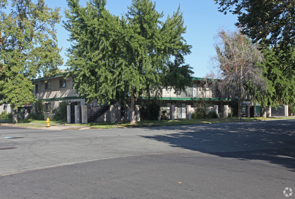 Primary Photo - Claremont Manor Apartments