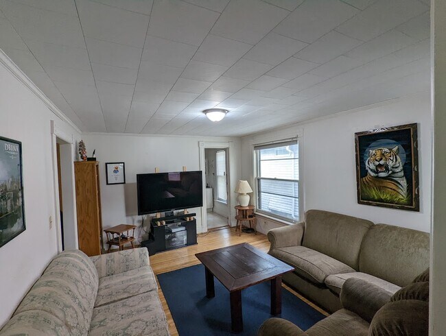 Family Room - 60-2 Harper St